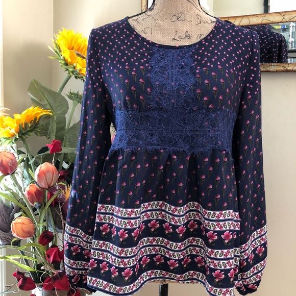 Taylor & Sage Tops - Taylor & Sage flowy BOHO floral lace tunic